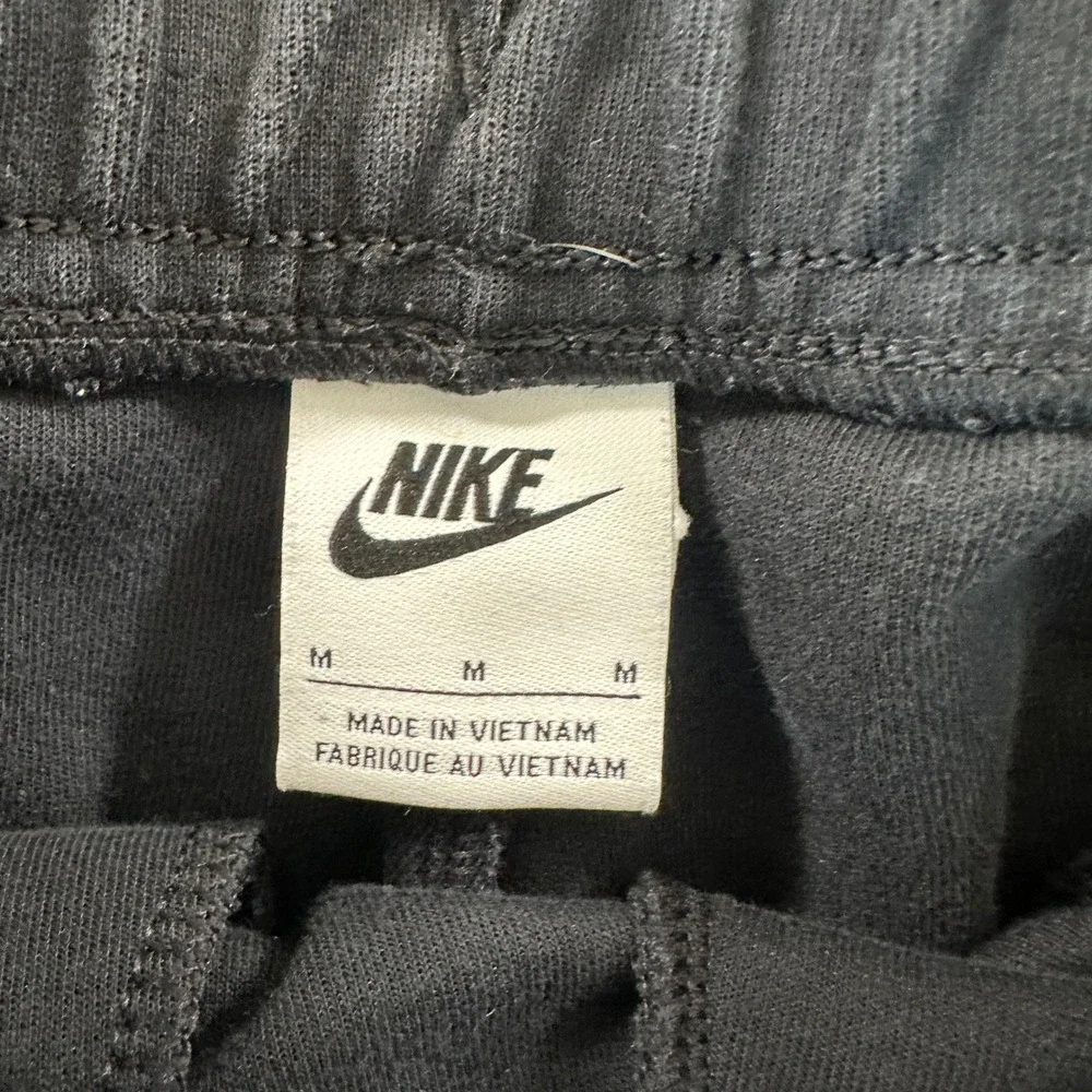 Nike Boys Tech Fleece Joggers M Black Tapered Athletic Sweatpants